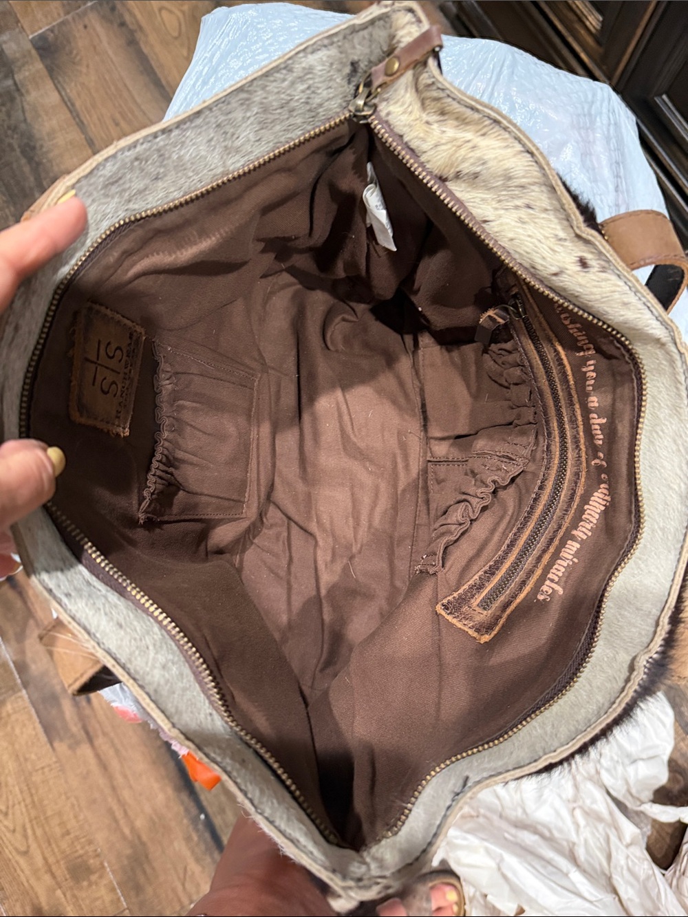 STS ranchwear Ranch Cowhide Tote Bag in Brown, black and White hair on hide - Picture 3 of 3